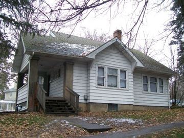 Pullman apartment for rent - A small house with a grey roof and white siding.