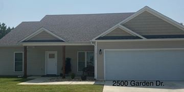 Benton house for rent - a home with a front porch and a garage door