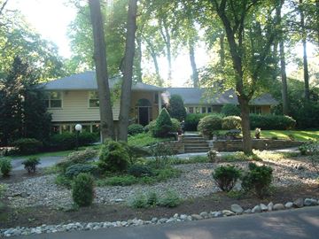 Philadelphia apartment for rent - a house with a garden in front of it