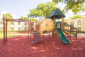 Miami apartment for rent - Cutler Manor Exterior 2