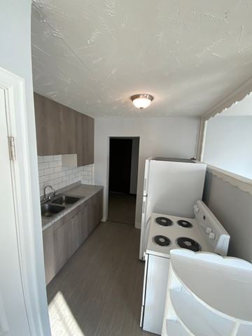Fremont apartment for rent - A small kitchen with a stove and sink.