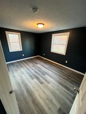 Medina house for rent - A room with wooden flooring and two windows.