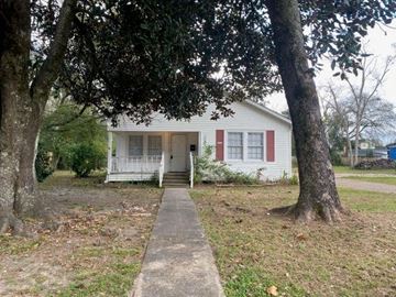 Deridder house for rent - a small white house with a sidewalk in front of it