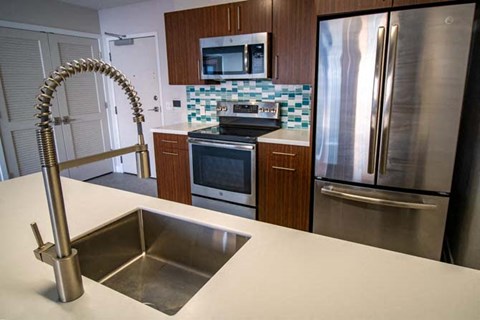 Floor plan for 1 bed, 1 bath, 658 sqft