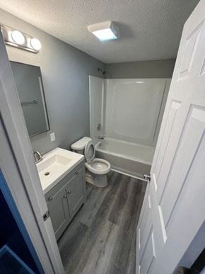 Medina house for rent - a bathroom with a toilet and a sink and a shower