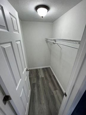 Medina house for rent - A white closet with a white door and a white shelf.