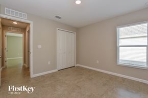 Winter Haven house for rent - the master bedroom has a large closet and a door to the hallway