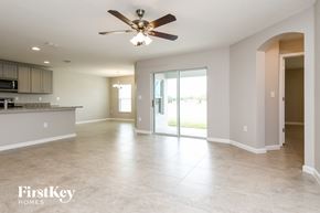 Davenport house for rent - an empty kitchen and living room with a ceiling fan