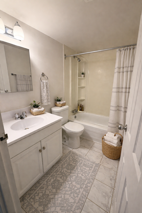 Ottawa apartment for rent - A bathroom with a toilet, sink, and bathtub.