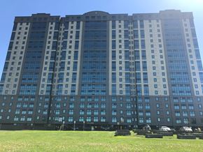 Ottawa apartment for rent - A large building with many windows is in the background.