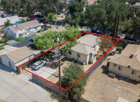 Riverside apartment for rent - an aerial view of a house with a red line around it