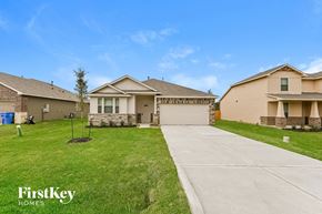 Cleveland house for rent - A residential area with houses and a clear sky.