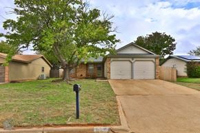 Abilene house for rent - A house with a driveway and a mailbox in front.