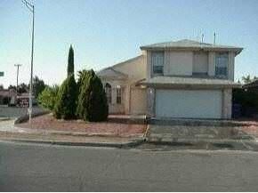 El Paso house for rent - A two-story house with a garage is situated on a street corner.