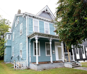 Portsmouth apartment for rent - a blue house with a white fence in front of it