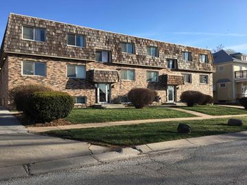 Omaha apartment for rent - a brick apartment building on a city street