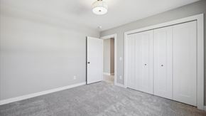 Woodbury house for rent - a bedroom with two closets and a carpeted floor