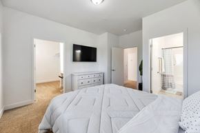 Phoenix apartment for rent - a bedroom with a large white bed and a tv