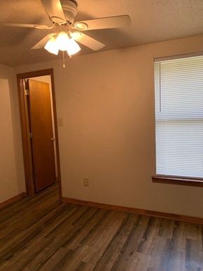 Crestview house for rent - a living room with a ceiling fan and a door