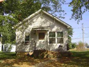 Windsor house for rent - an old house with a tree in front of it