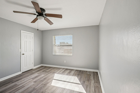 North Fort Myers apartment for rent - A room with a ceiling fan and a window with blinds.