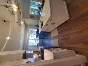 Gulf Breeze house for rent - a kitchen with a stove and a window