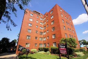 Pittsburgh apartment for rent - the building where the hotel is located is shown
