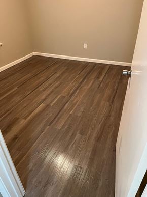 Hubbard apartment for rent - A room with a wooden floor and a white door.
