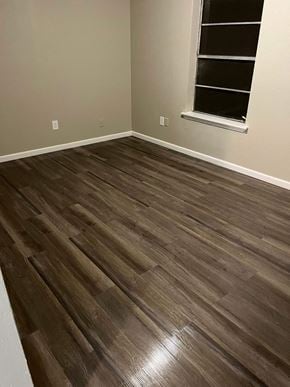 Hubbard apartment for rent - A room with a wooden floor and a window.
