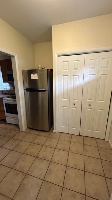Floor plan for 2 beds, 1 bath, 1100 sqft