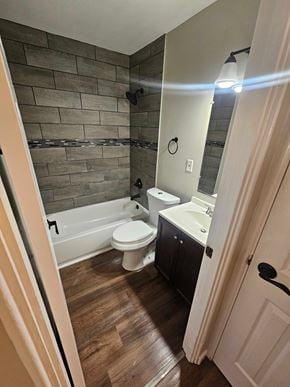 St. Louis house for rent - A bathroom with a toilet, sink, and tub.