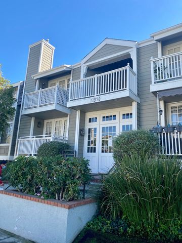 Los Angeles apartment for rent - the front of an apartment building with a porch and balconies