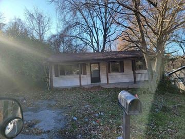 St. Louis house for rent - A house with a mailbox in front of it.
