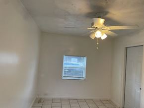 Haverhill apartment for rent - A room with a ceiling fan and a window.
