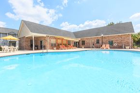 Thibodaux townhouse for rent - the swimming pool at our apartments