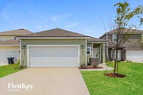 Yulee house for rent - a beige house with a white garage door