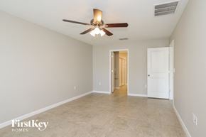 Winter Haven house for rent - the spacious living room with ceiling fan and tile flooring