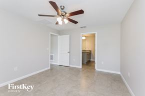 Winter Haven house for rent - the living room is clean and ready for you to use
