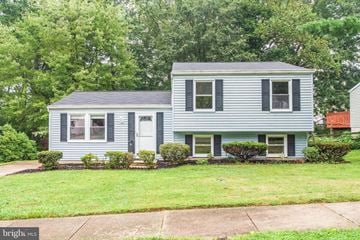 Abingdon house for rent - A two-story house with a grey exterior and a red sign on the right side.