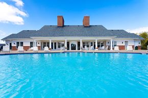 Suffolk apartment for rent - Daytime image of pool and clubhouse