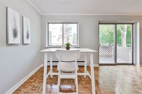 Mississauga apartment for rent - A dining room with a white table and chairs.