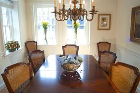 Washington apartment for rent - dining table