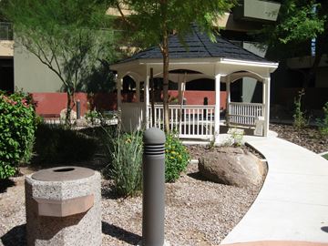 Phoenix apartment for rent - a gazebo in the courtyard of a building