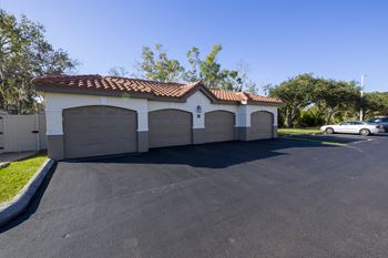 The landings at boot ranch garage parking