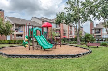 Parque at bellaire apartments playground