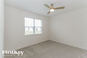 Bartow house for rent - a bedroom with a ceiling fan and a window