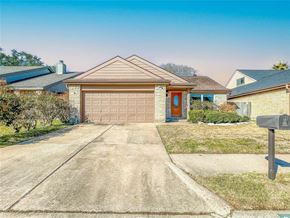 Sugar Land house for rent - a house with a driveway and a garage door
