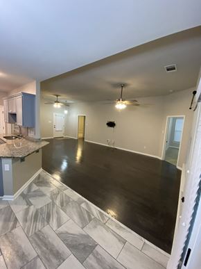 Lafayette house for rent - A spacious room with a marble floor and a ceiling fan.