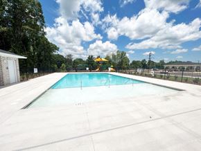 Greenville apartment for rent - the swimming pool at the crossings