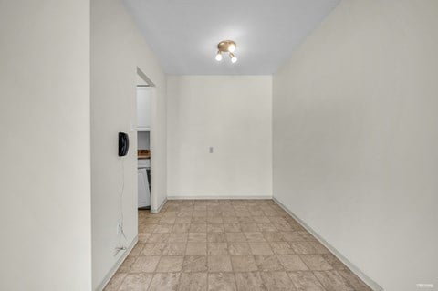 Floor plan for 1 bed, 1 bath, 590 sqft